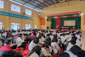 HOẠT ĐỘNG "PHIÊN TÒA GIẢ ĐỊNH" HƯỞNG ỨNG NGÀY PHÁP LUẬT VIỆT NAM 9/11 CỦA TRƯỜNG THPT CHI LĂNG.
